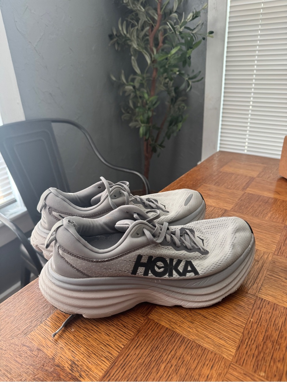Men’s Hoka one one bondi 8 gray sneakers